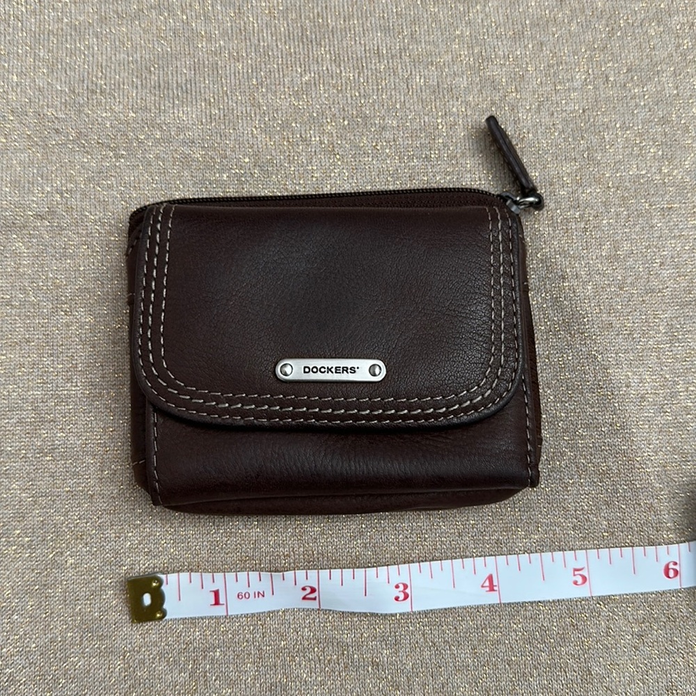 Docker’s key chain and wallet